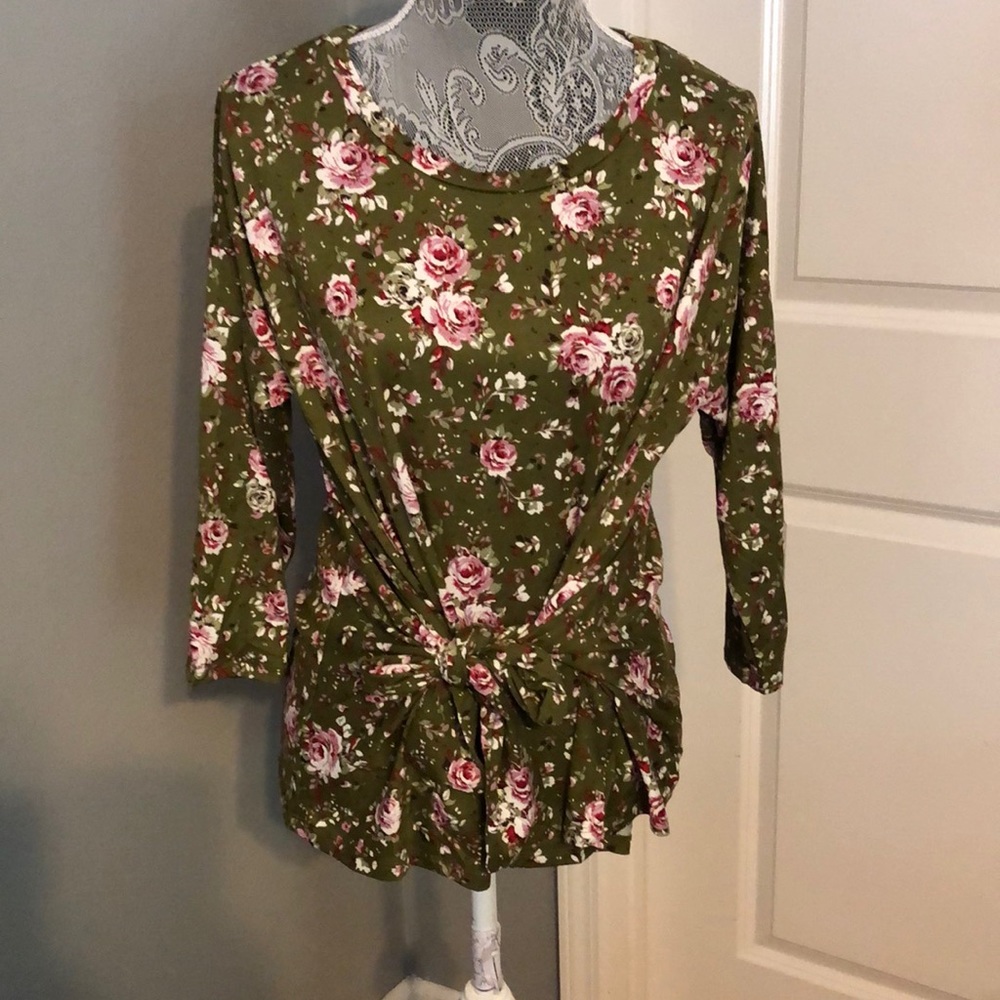 Green floral top